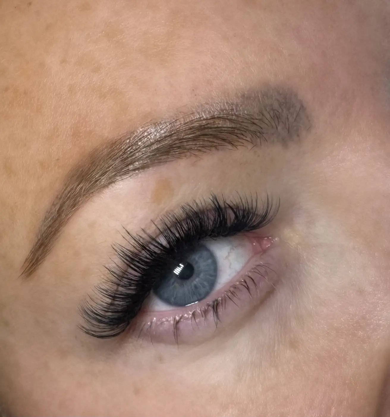Wispy lash detail